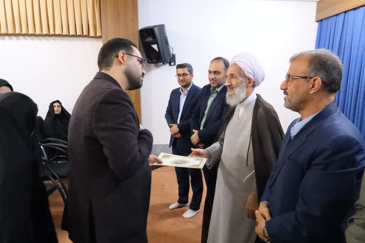 لزوم تکثیر الگوهای جهادی در آموزش‌وپرورش؛ تکریم فرهنگیان خدوم / معلمان مراقب نفوذ فرهنگ غربی و سبک زندگی شیطانی باشند